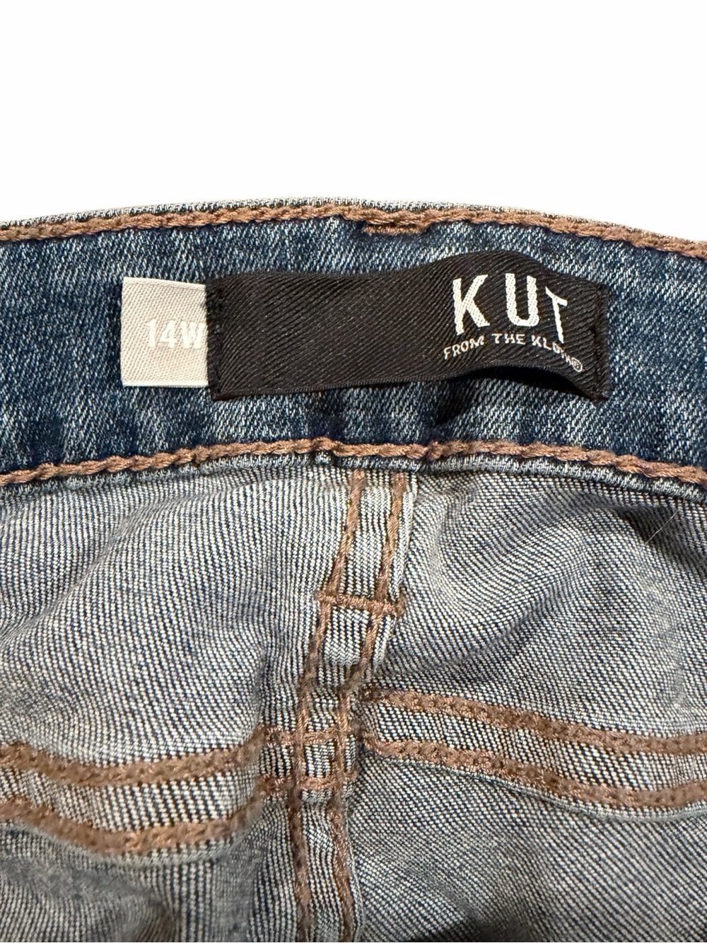 Kut from the Kloth Catherine Boyfriend Jeans in Light Blue Wash 14W - Picture 4 of 8